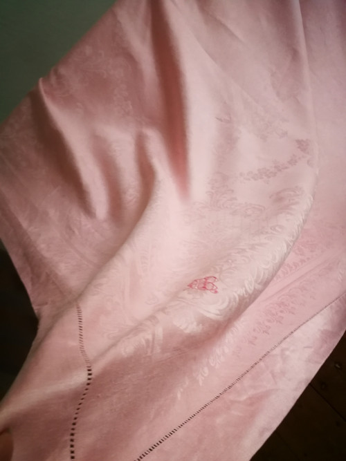 Velký damaškový ubrus s monogramem a 5 prostírek — foto 1