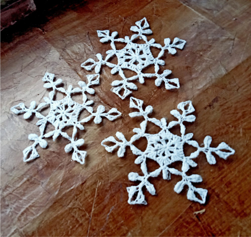 Vánoční vločky bílé s glitry , 100mm /3ks — foto 1