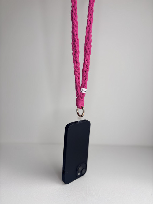 Háčkovaný slim popruh na telefon - růžový