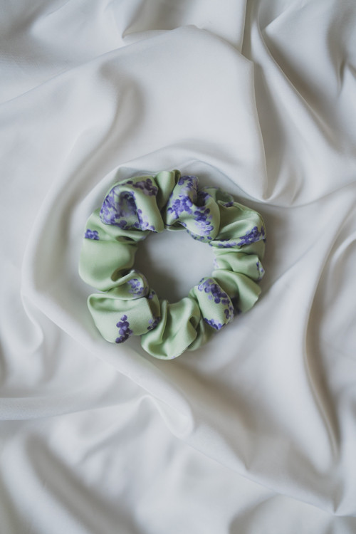 Hedvábná scrunchie "JEMNOST"