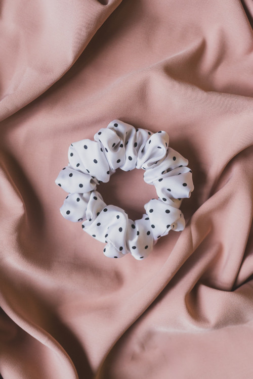 Hedvábná scrunchie "PUNTÍK"