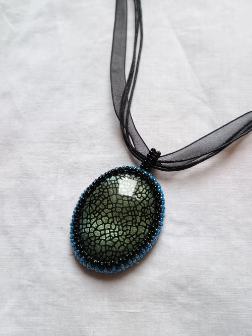 Náhrdelník s kabošonem - Dragonleaf Amulet