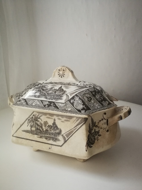 Kameninový omáčník 19.stol. Anglie