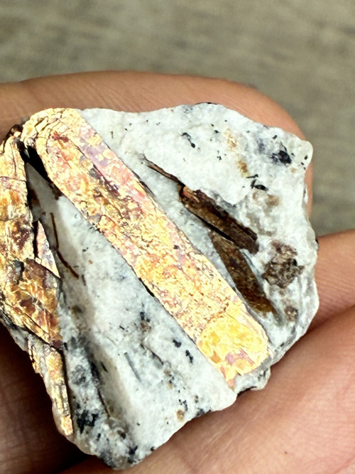 ASTROFYLIT- sběratelský přírodní minerál, 6,5 gr.