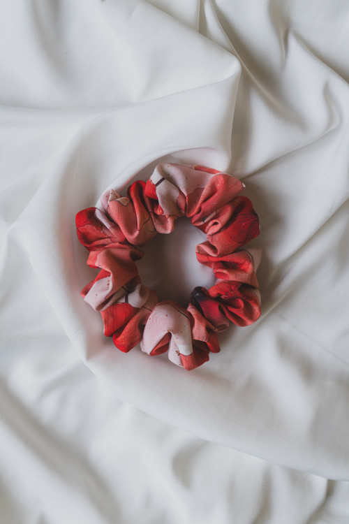 Hedvábná scrunchie "VLČÍ MÁK"
