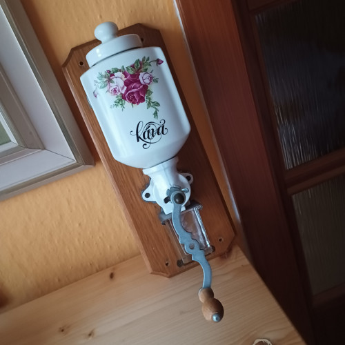 Závěsný mlýnek na kávu — foto 1