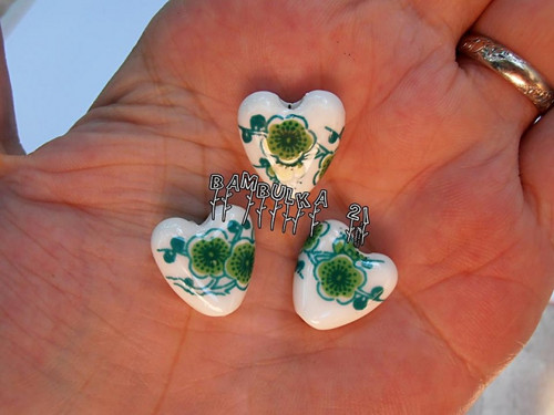 Porcelánové srdíčka 14mm - 15mm - zelené kytičky