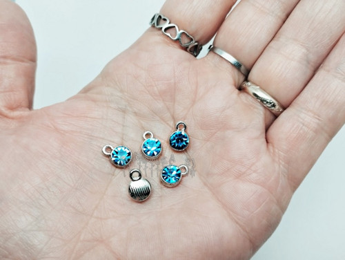 Přívěsek skleněný kamínek cca 7x10mm, barva tyrkys
