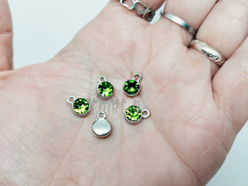 Přívěsek skleněný kamínek cca 7x10mm,světle zelená