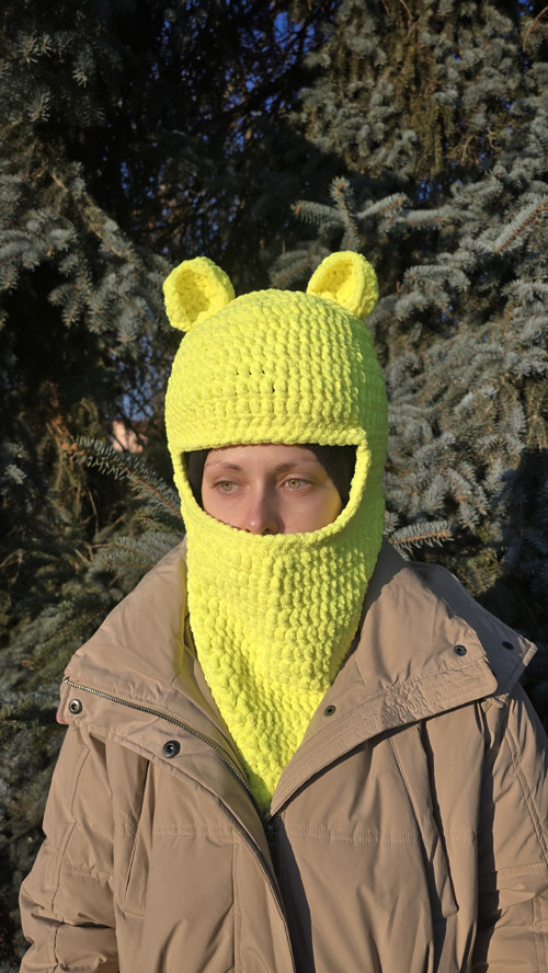 Lyžařská kukla citronová. Sleva s 1499 Kč.