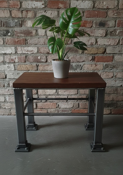 Industriálny malý stolček