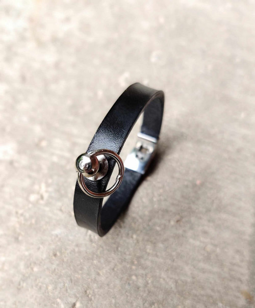 Kožený bondage náramek s magnetickým zapínáním