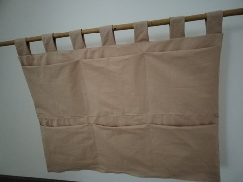 Široký kapsář na postýlku