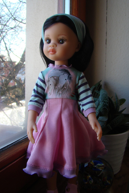 Paola Reina 32 cm - šatičky a čelenka