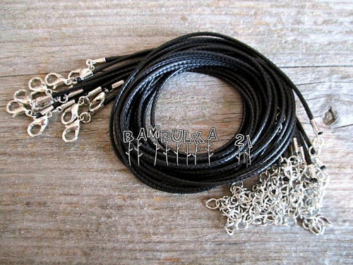 Šňůrka cca 1,5mm, délka 40-45cm + 5cm, barva černá