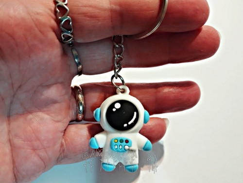 Modrý kosmonaut - přívěsek na klíče, kabelku...