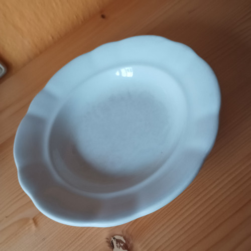 Babiččin hluboký silnostěnný talíř