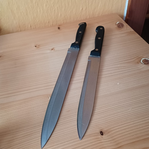Dva velké a ostré nože
