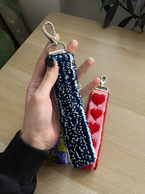 Pásková klíčenka modré nebe - cca 20 cm