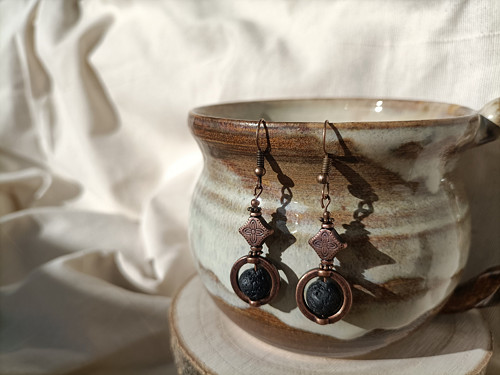Boho náušnice s přírodní lávou — foto 1