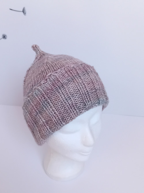 Trendy cepice se stopkou z uruguayske merino vlny