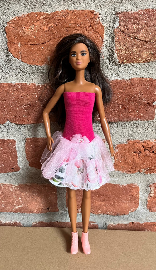 Šaty pro barbie růžové s tylem