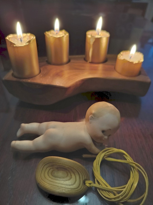 Přívěsek ze dřeva škumpy