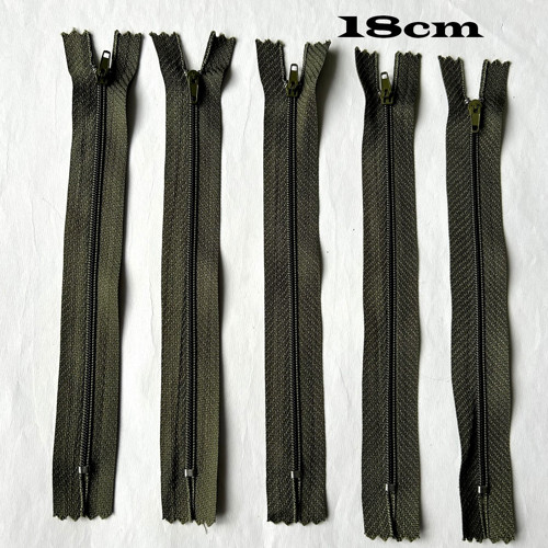Zip - 18cm - zelená vojenská