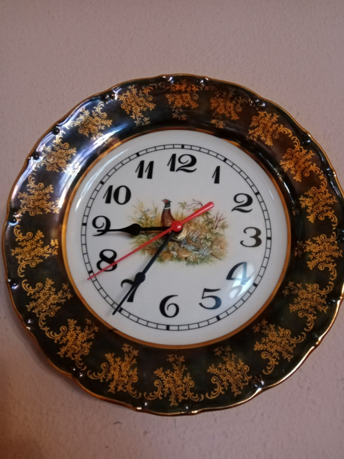 Hodiny z porcelánu