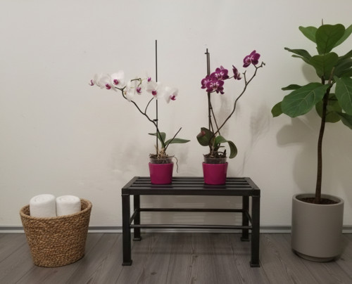 Priemyselná kovová lavička – minimalistická stolič