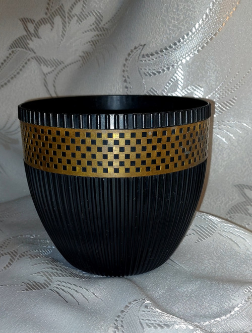 Retro plastový obal na květináč