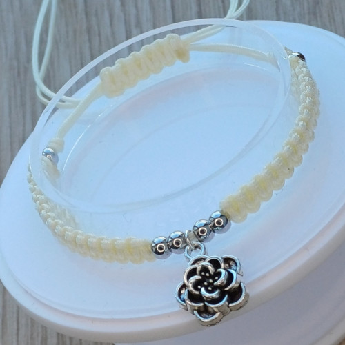 CAMILA V. – macramé náramek s květem