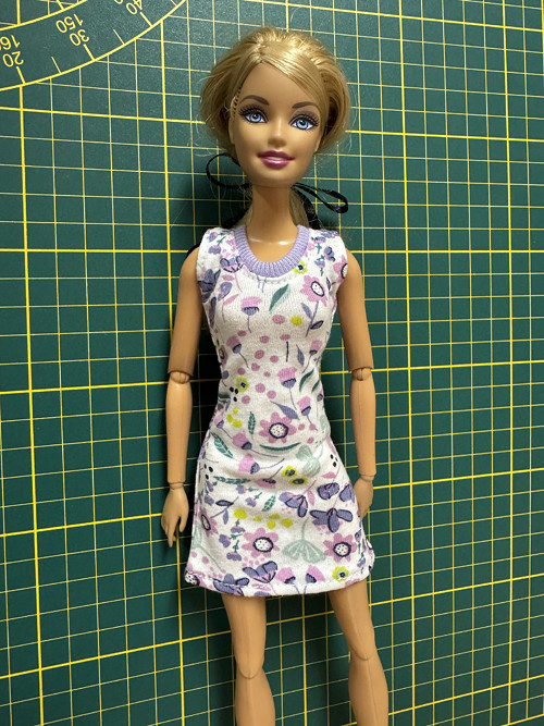 Šaty na barbie