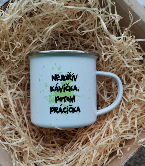 Plecháček. Nejdřív kávička, potom prácička.