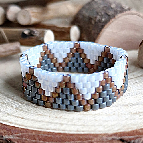 PRSTÝNEK Miyuki 6 řad (bílo šedý, korunka)