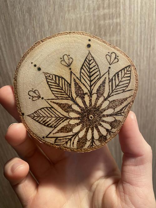 Mandala na březovém dřevě – klid a harmonie