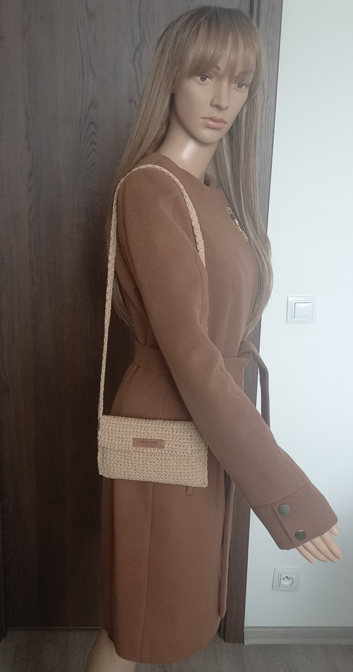 Ručně háčkovaná kabelka v béžové barvě