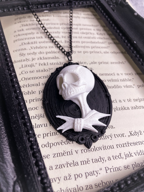 Náhrdelník kamej Goth kostlivec