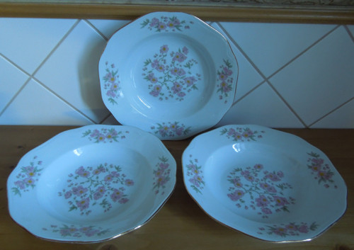 Porcelánový značený hluboký talíř