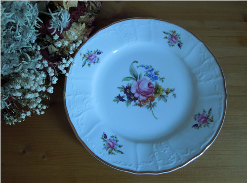 Pěkný značený porcelánový talíř