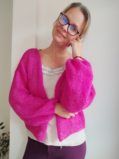 Třešňový krátký kardigan s dlouhými rukávy