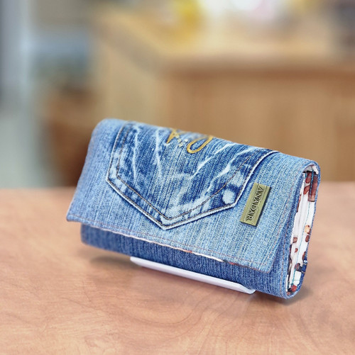 JEANS SVĚTLE MODRÁ a KOČKY - Velká peněženka 18 cm