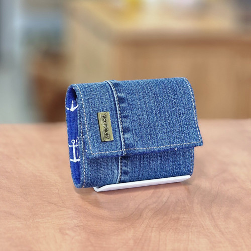 JEANS STŘEDNÍ MODRÁ + KOTVY - Malá peněženka 13 cm