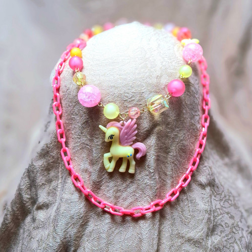 Náhrdelník bubblegum pony