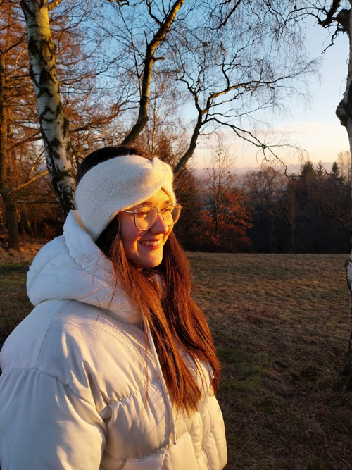 Pletená čelenka křížená