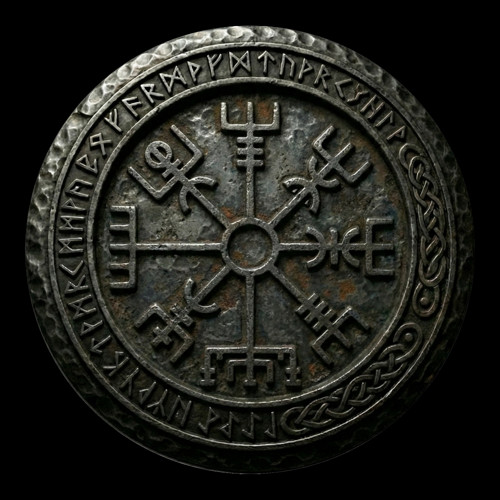 Placka "Vegvísir" Vikingský kompas (Kovaná edice)