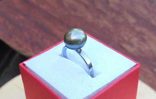 Prsten s jihomořskou perlou 8mm chirurgická ocel