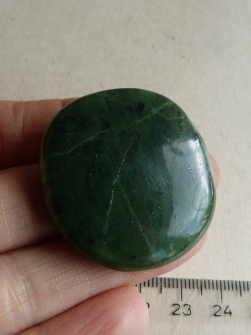 Nefrit kanadský - 4 cm