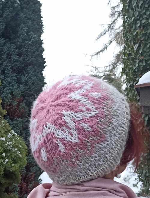Čepice s norským vzorem