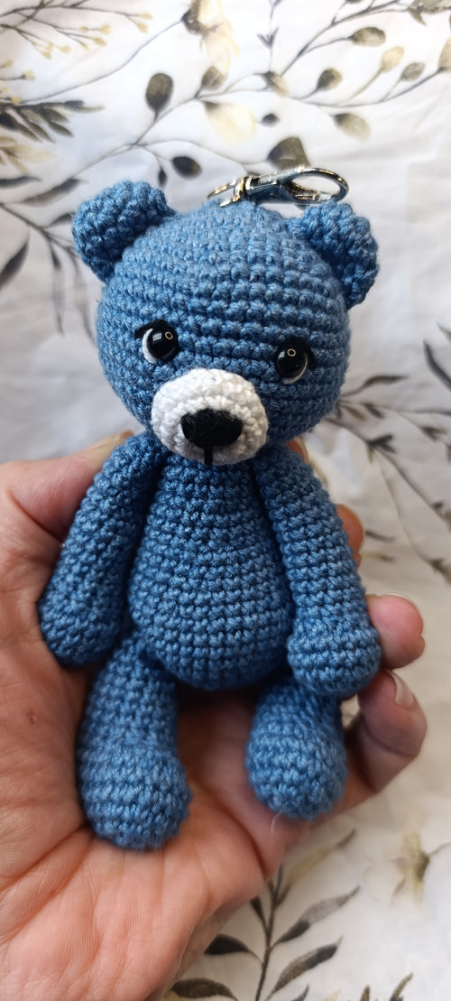 Háčkovaný přívěšek , klíčenka medvídek modrý 14cm
